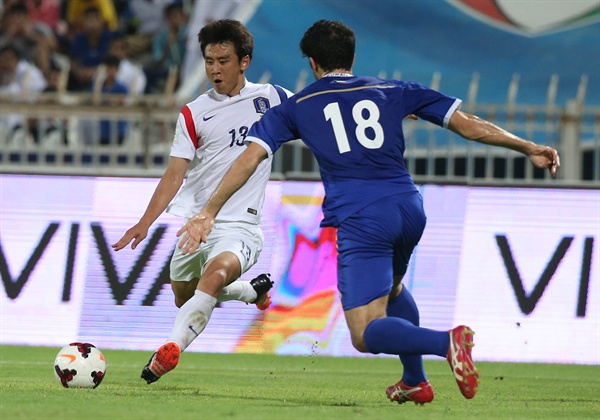  9일 오전(한국시간) 쿠웨이트시티 국립경기장에서 열린 2018 러시아월드컵 아시아지역 2차예선 한국 대 쿠웨이트 경기. 구자철이 슛을 날리고 있다. 