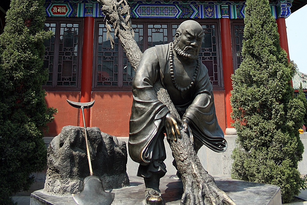 송강 민란을 주제로 만든 소설 <수호전>의 노지심. 사진은 개봉의 대상국사에 설치된 노지심 조각상.