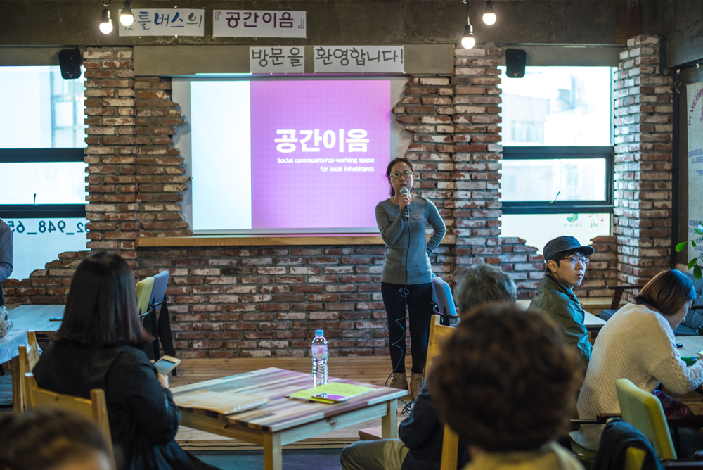 꿈틀버스 탑승단에게 공간이음에 대해 설명하던 서울노원지역자활센터 임도아 팀장도 줄곧 '윗동네'와 '아랫동네'라는 표현을 사용했다.