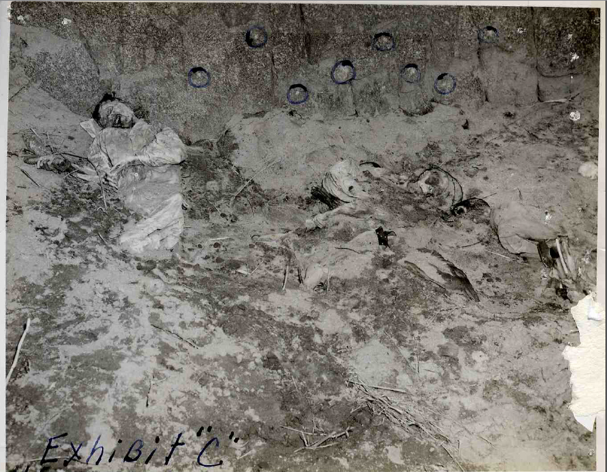 1951년 3월 다시 수복작전을 벌이던 미군에 의해 발견된 학살 장소를 촬영한 것들로서 다음과 같은 설명이 기록되어 있다.

"조사관은 1951년 3월 9일 무덤과 노출된 사진을 찍었다. 시신들의 부패 정도로 보아 조사관은 시신들이 4-5개월 동안 그곳에 있었다고 주장하였다. (약 35구의) 노출된 시신들은 동양인으로서 민간인 옷을 입고 있었다. 조사관이 검사한 시신들은 모두 유엔군의 표식은 없었다."