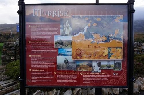 패트릭 산 입구에 있는 안내문.
패트릭 산에 대한 간단한 역사적 사실과 성 패트릭 신부에 대한 이야기를 소개하고 있다.