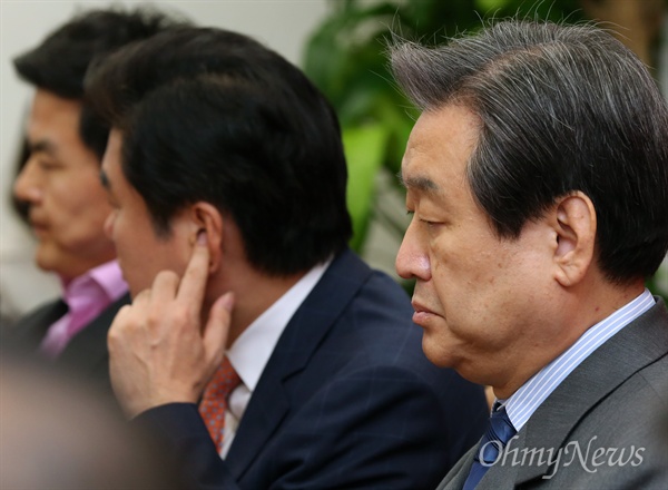 김무성 새누리당 대표가 19일 국회 대표실에서 열린 최고위원회의에 참석했다. 