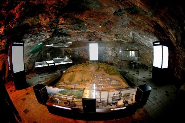 광명동굴 근대역사관에서는 수도권 최대의 금속광산이었던 광명동굴의 역사를 엿볼 수 있다.