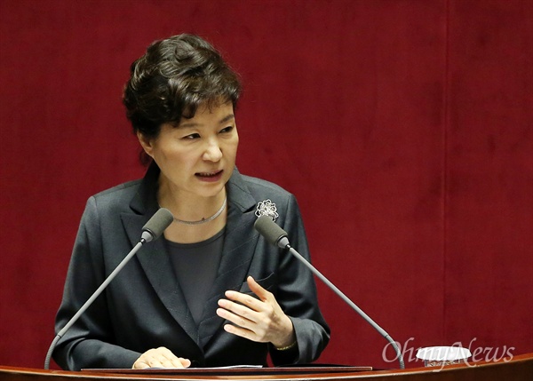 박근혜 대통령이 지난 10월 27일 서울 여의도 국회 본회의장에서 2016년도 예산안 시정연설을 하고 있다.