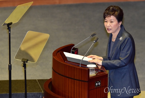 박근혜 대통령이 지난 10월 27일 국회 본회의에서 2016년도 예산안 시정연설을 하고 있다.