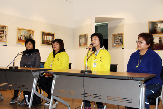 세월호 유가족 간담회에 참석한 단원고 학생들의 어머니들