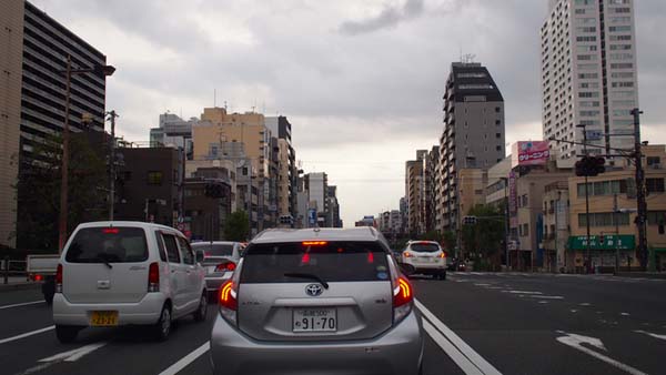 일본 도쿄의 일상적인 도심 풍경. 