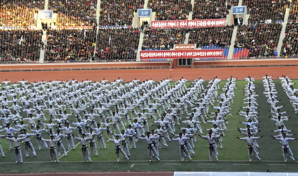 10월 28일부터 31일 사이 평양에서 열린 '남북노동자 통일축구대회' 때 모습.