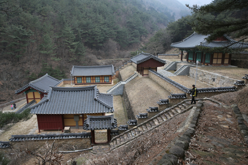 섬진강변에 자리한 석주관. 정유재란 때 순절한 의사와 승·의병들을 추모하는 공간으로 쓰이고 있다. 