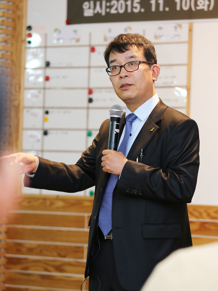10일 정의당 천안시 지역위원회가 주최한 강연에서 김종대 정의당 국방개혁단장이 '진짜 안보'를 주제로 강연하고 있다. 