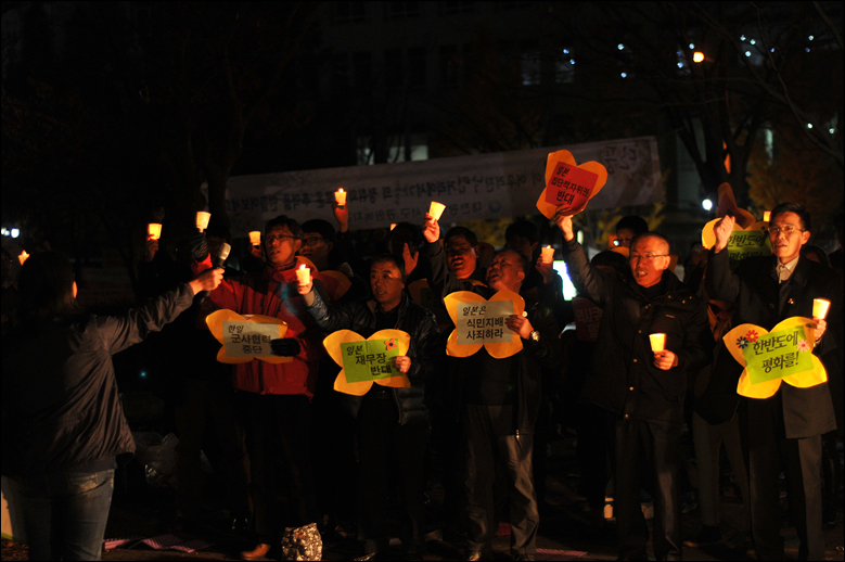평화나비대전행동은 11월 11일 일본군 위안부 문제 해결을 위한 제3차 수요문화제를 대전평화의소녀상 앞에서 개최했다.