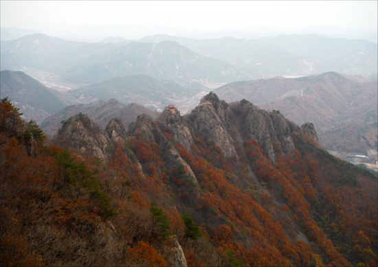    아홉 봉우리가 솟아 있는 전북 진안 구봉산.