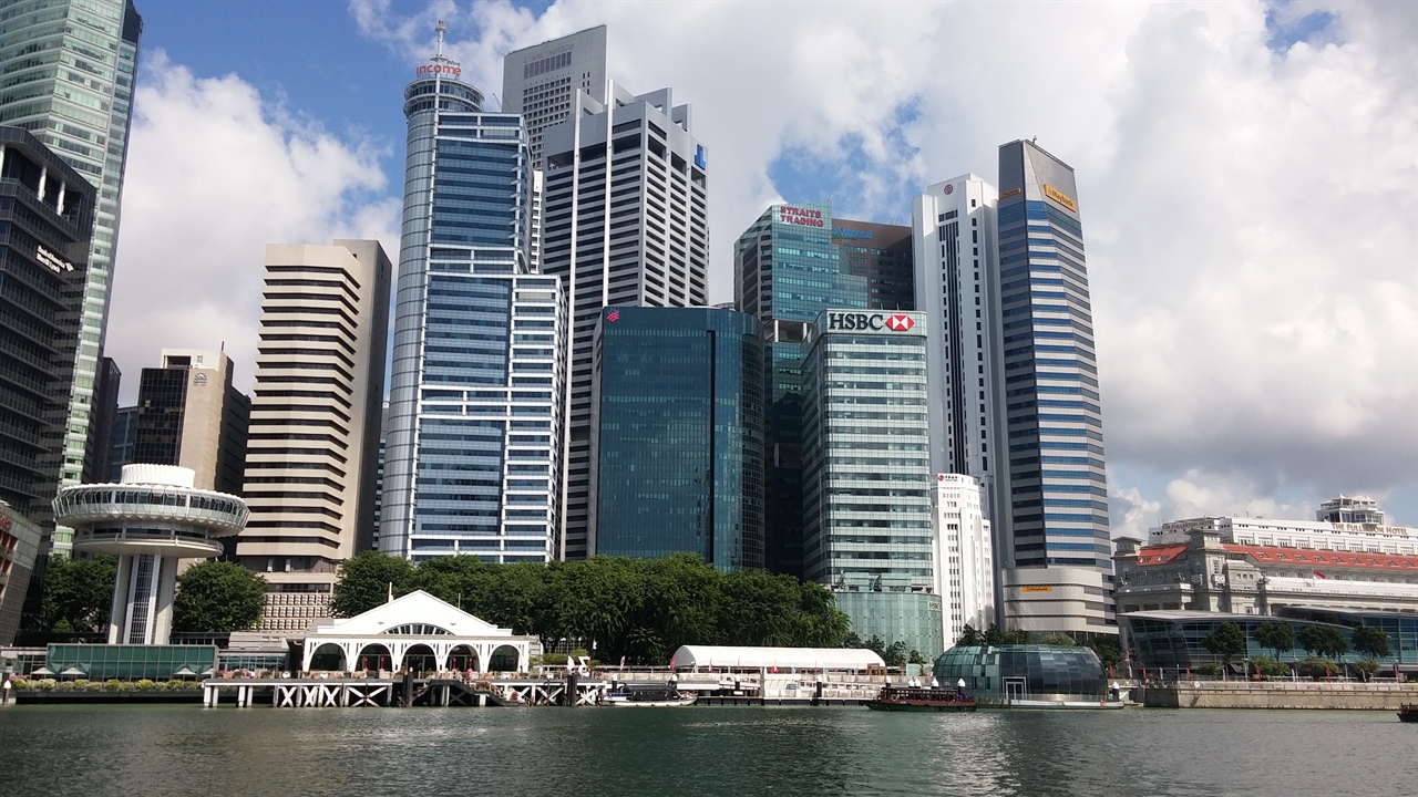 화교경제권이 강화되면서 더욱 빛나는 싱가폴 금융거리