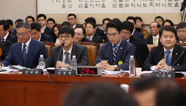 국회 법사위의 사법시험 존치에 관한 공청회가 11월 18일 오전 국회 법사위 회의실에서 열렸다. 진술인들이 의견을 진술하고 있다.