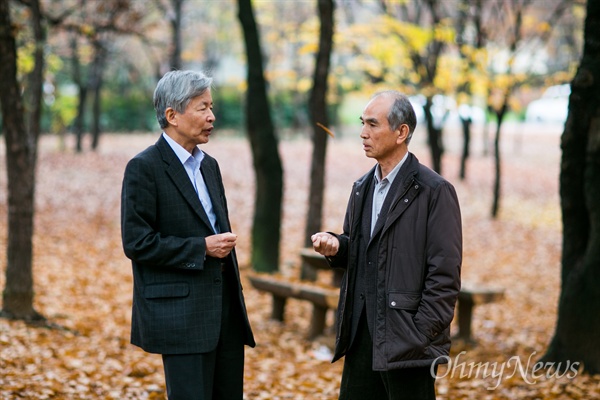 김윤상 교수(오른쪽)와 이정우 교수는 경북대에서만 40년 가까이 함께 강단에 섰다. 