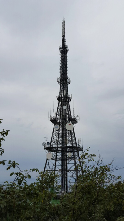 지난 2000년 군사용 목적으로 계양산 정상에 송신탑이 설치됐다.