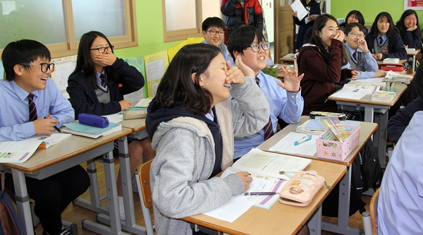  공개수업 중인 동성중 1학년 학생들