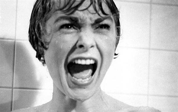 <싸이코>의 샤워신은 몇 년 전 미국의 영화 및 대중문화 전문 사이트 레트로크러시에서 역대 가장 무서운 영화장면 1위로 꼽히기도 했다. 