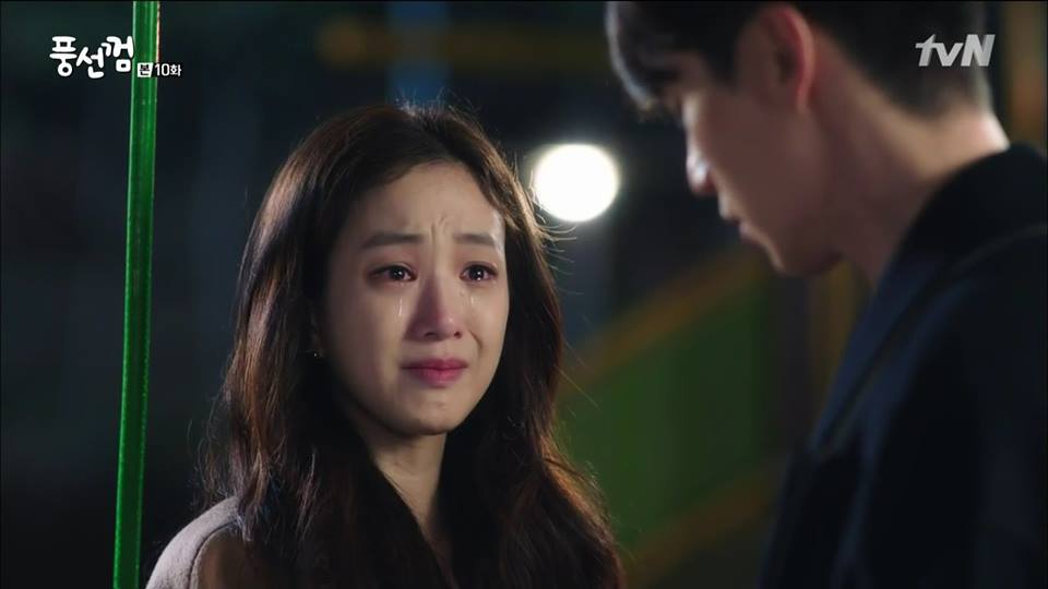  <풍선껌>의 한 장면. 김행아가 흘리는 눈물, 너무 아픈 사랑은 사랑이 아니었음을.