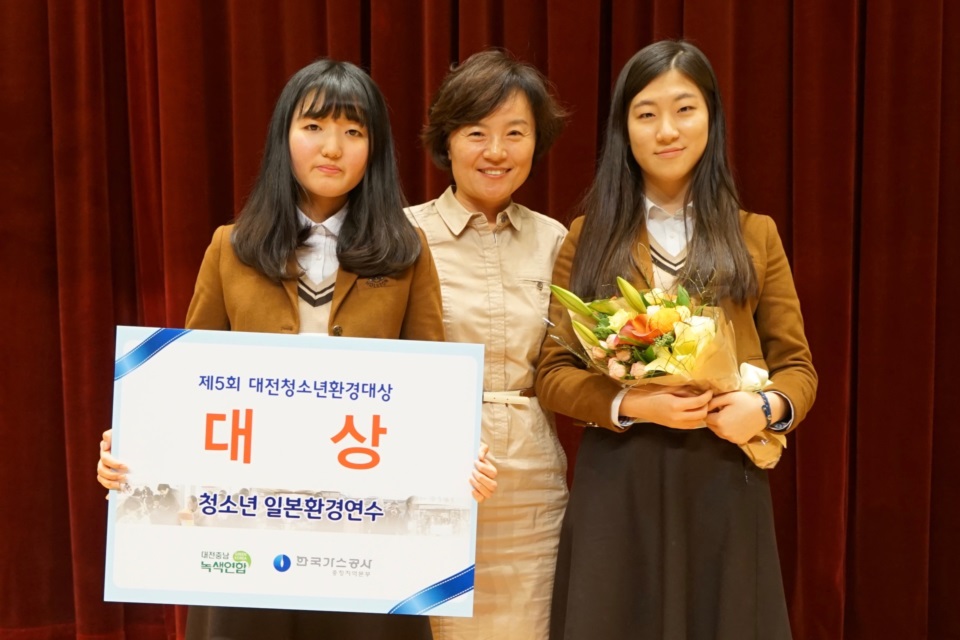 대상을 수상한 Human%팀(허세민,박근영/호수돈여고)