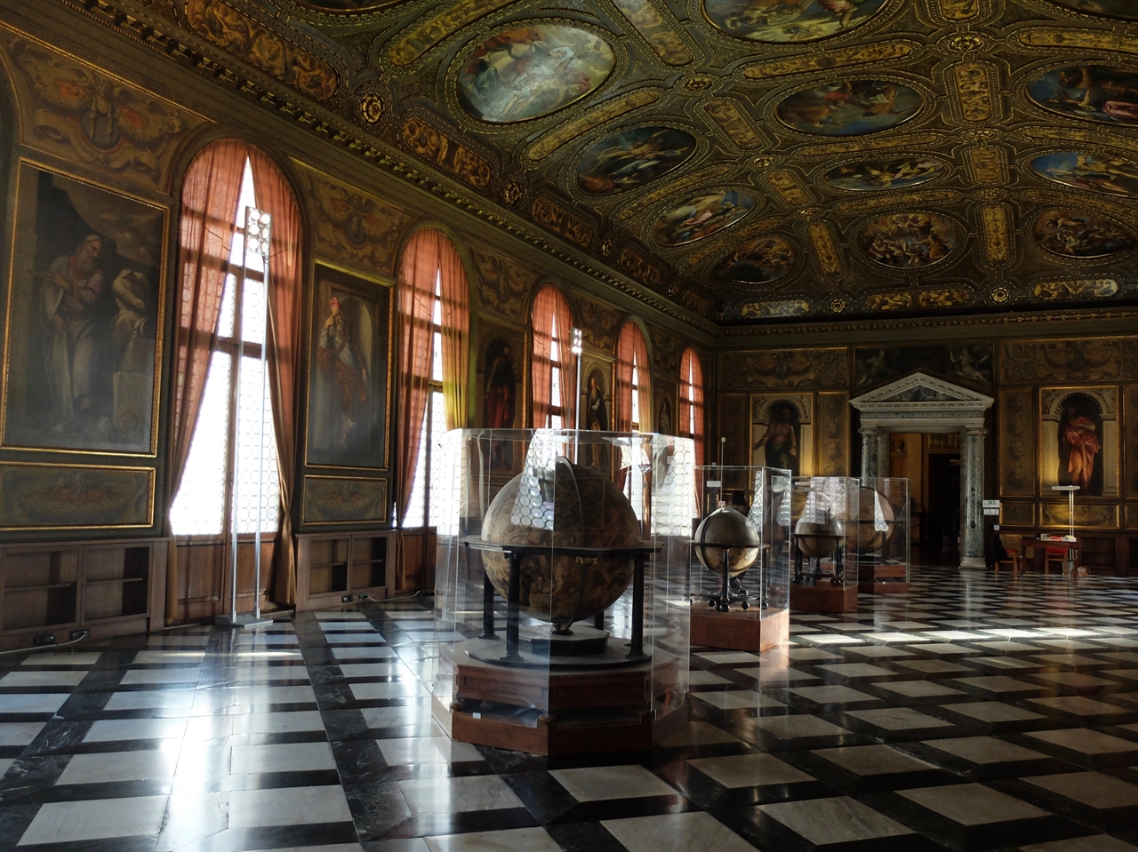 베네치아 시립 박물관인 이곳은 나폴레옹 점령 당시, 나폴레옹의 집무실로 사용된 곳이기도 합니다.  