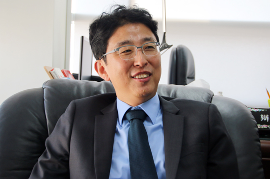 성남 출신으로 부장 검사를 역임한 안성욱 변호사가 내년 4.13 총선에서 중원구에 출사표를 던졌다.