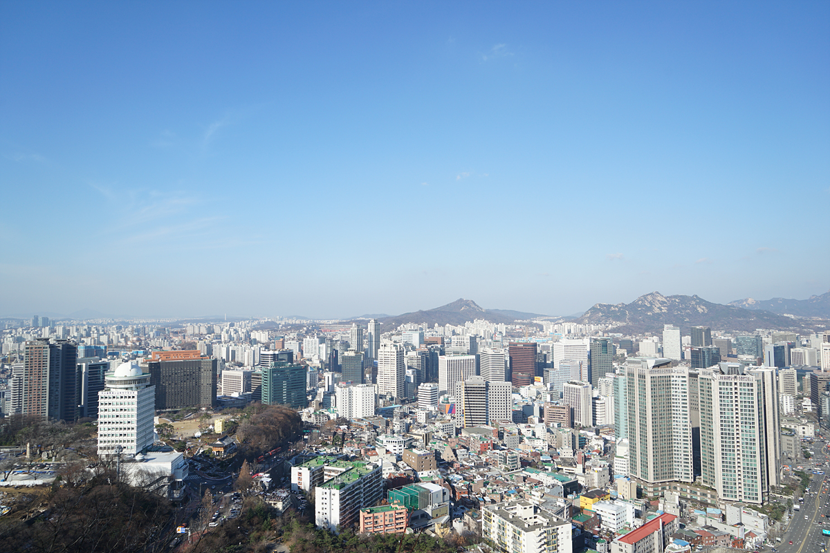 남산 타워를 오르다가 바라본 서울시내 모습