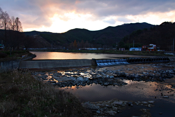  ‘도깨비보’라 불리는 경남 산청군 장란보.