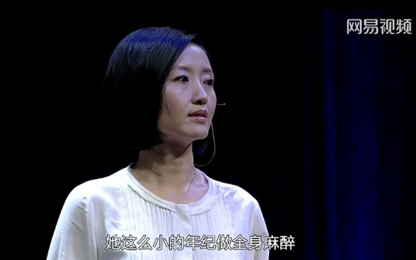 지난 3월 중국 CCTV 전 간판 앵커 차이징은 중국 스모그의 실체를 고발하는 다큐멘터리 '돔 아래에서(穹頂之下·Under the Dome)'를 온라인 상에 공개했다. 
