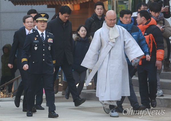 [오마이포토] 구은수 서울청장, 한상균 피신 중인 조계사 방문 