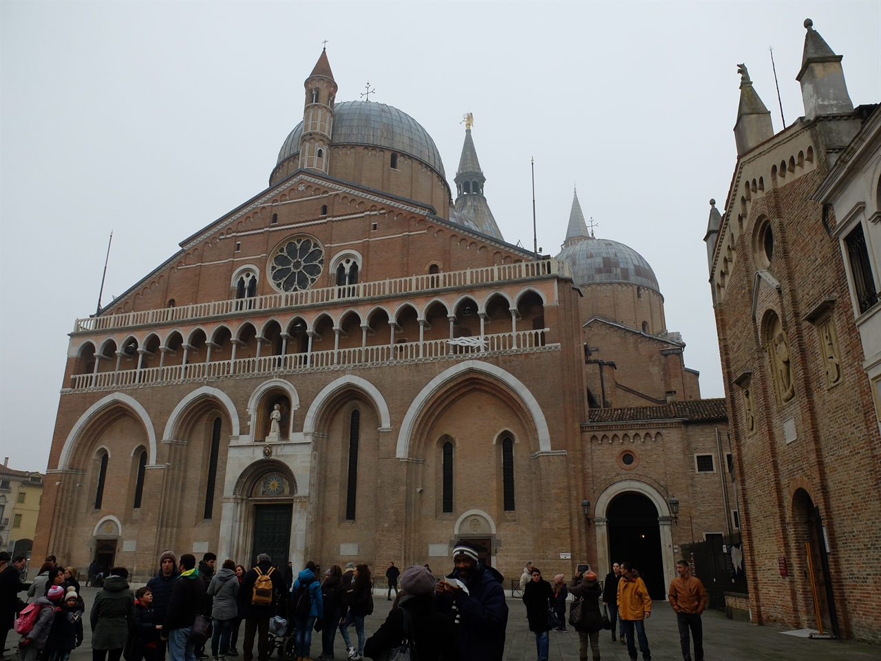 파도바의 산 안토니오 성당은 비잔틴 양식으로 이탈리아에서 가장 중요한 성지 순례지 중 하나입니다. 
