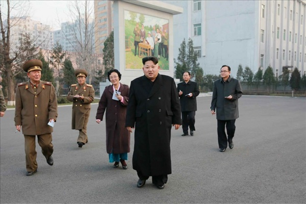 지난 2015년 12월 10일 평양 평천혁명사적지를 시찰한 북한 김정은 국방위원회 제1위원장의 모습.