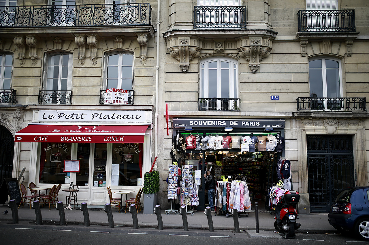 생 제르맹 거리뿐 아니라 프랑스 전역의 카페들은 거의 모두 테라스를 가지고 있는 것 같았다.