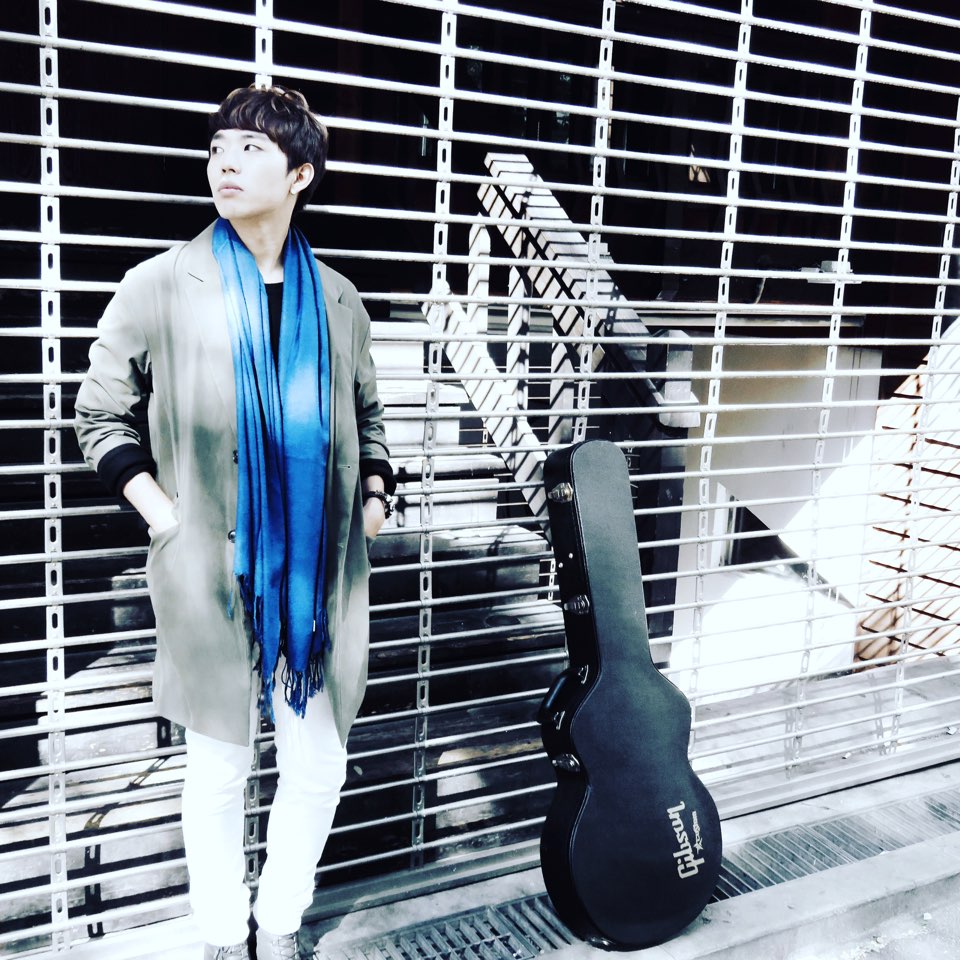 기타리스트 김기현 기타리스트 김기현은 밴드 '굿나잇, 파트라슈'와 '미드나잇 블루'에서 다양하게 활동 중이다.
