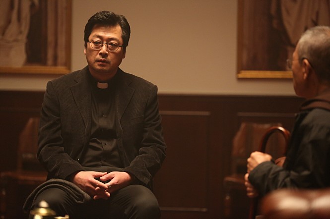 한국영화엔 생소한 주제인 '구마의식'을 그린 영화 <검은 사제들>