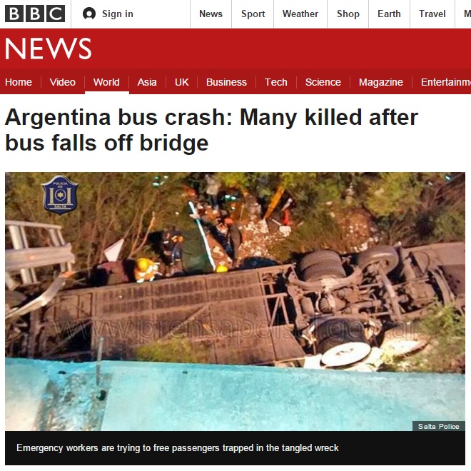 아르헨티나에서 버스가 추락해 경찰관 43명이 숨진 사건을 보도하는 BBC 뉴스 갈무리.