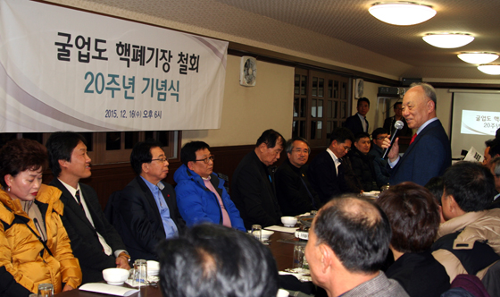 지용택 새얼문화재단 이사장이 축사를 하고 있다.