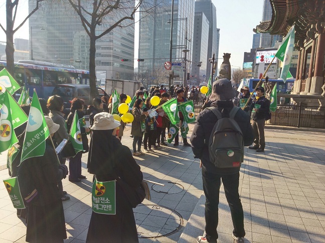 신부, 수녀, 교사, 교수, 학생 등 다양한 참가자들 탈핵희망 서울길 순례가 7차에 이르면서 점차 다양한 순례 참가자들이 모여들어 인원도 늘었다.