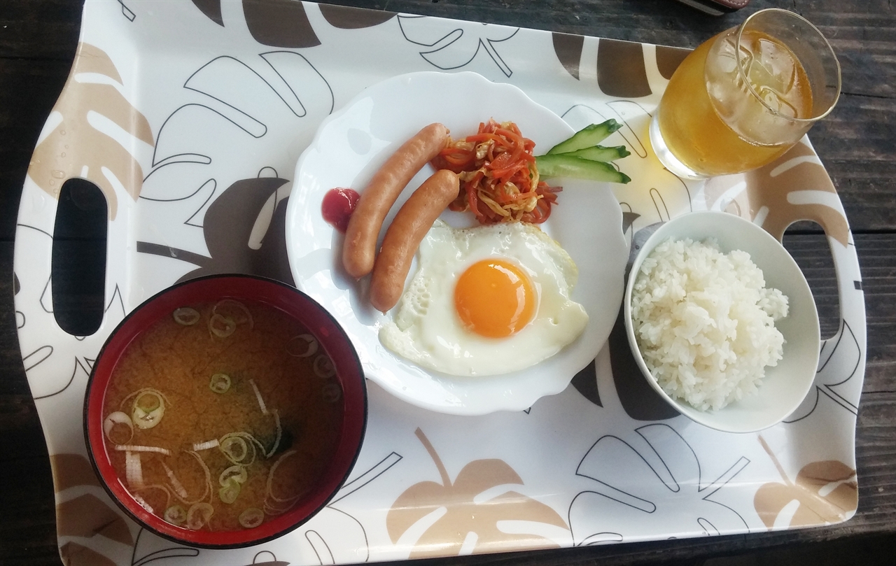  자마미섬 민박집 조식메뉴. 남이 해준 밥은 다 맛있다.