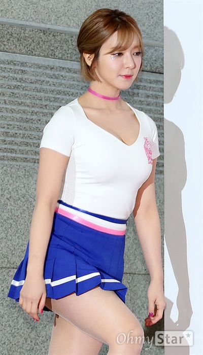 AOA 초아, 위풍당당한 섹시미 AOA 초아가 27일 오후 서울 삼성동 코엑스에서 열린 < 2015 SBS 어워즈 페스티벌 가요대전 >에서 입장하고 있다.