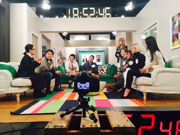  <마이 리틀 텔레비젼>의 한 장면. 김구라는 2015 예능 트렌드를 대표하는 대부분의 프로그램에 출연했다.