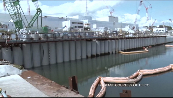 일본 도쿄전력이 방사능 오염수 유출을 방지하기 위해 후쿠시마 항만 내에 설치한 해측 차수벽의 모습.