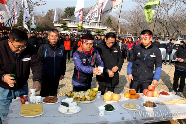 민주노총 부산, 울산, 경남본부는 3일 오전 양산 솥발산 열사묘역에서 합동시무식을 열었다.