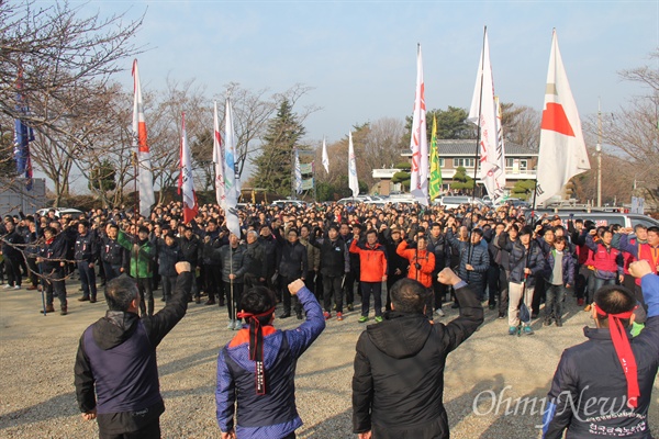  민주노총 부산, 울산, 경남본부는 3일 오전 양산 솥발산 열사묘역에서 합동시무식을 열었다.