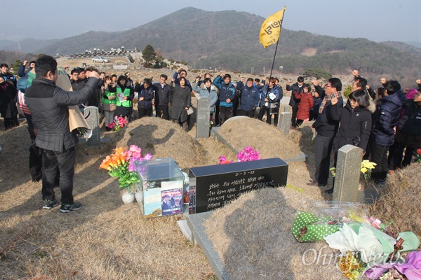  민주노총 부산, 울산, 경남본부는 3일 오전 양산 솥발산 열사묘역에서 합동시무식을 열고 여러 열사 묘역을 참배했다.