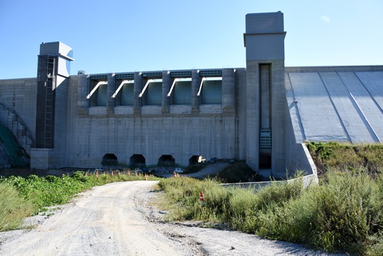 영주댐은 홍수방어라든가, 가뭄극복이라든가, 수력발전용이라든가 일반적인 댐의 목적과는 다르게 계획됐다. 이 댐의 90% 이상의 주 목적은 낙동강 보에 물을 채우기 위함이다.  