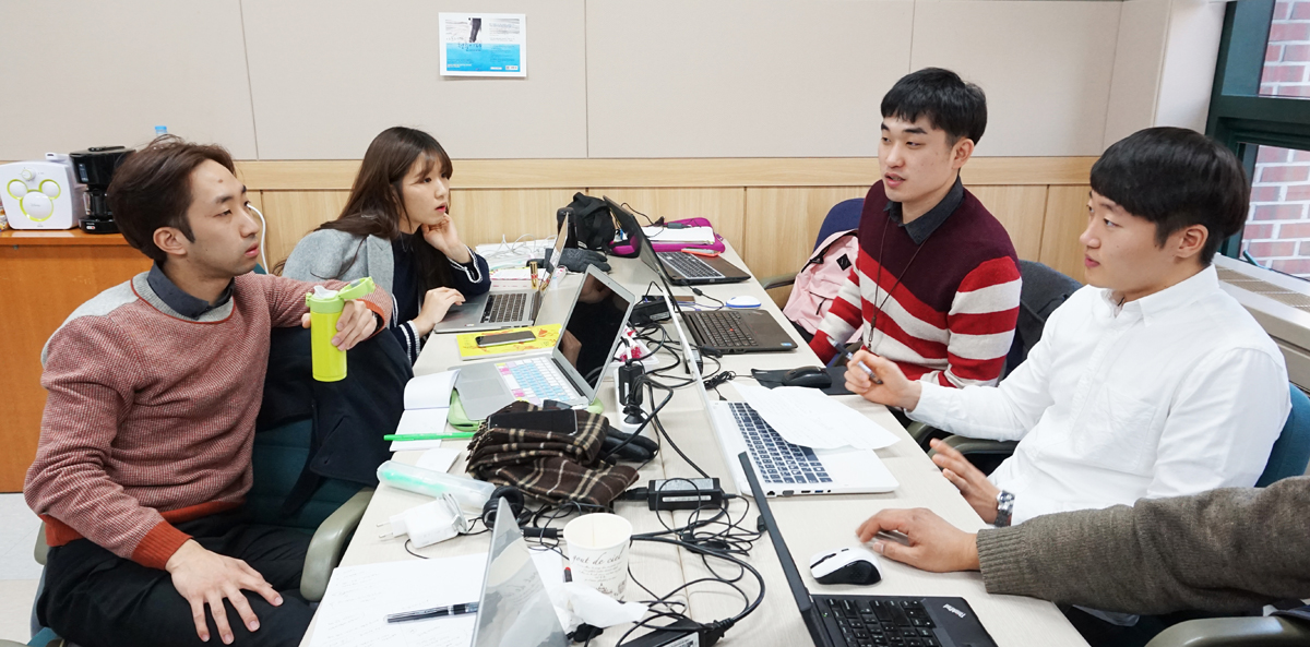 구글 뉴스랩 펠로우십 오마이뉴스 팀에 함께 하고 있는 안경찬, 오원경, 강종구, 문준영씨(왼쪽부터). 
