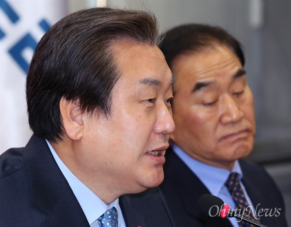 김무성 새누리당 대표가 6일 최고중진연석회의에서 서울시와 성남시의 청년정책에 대해 "악마의 속삭임"이라고 공격했다.