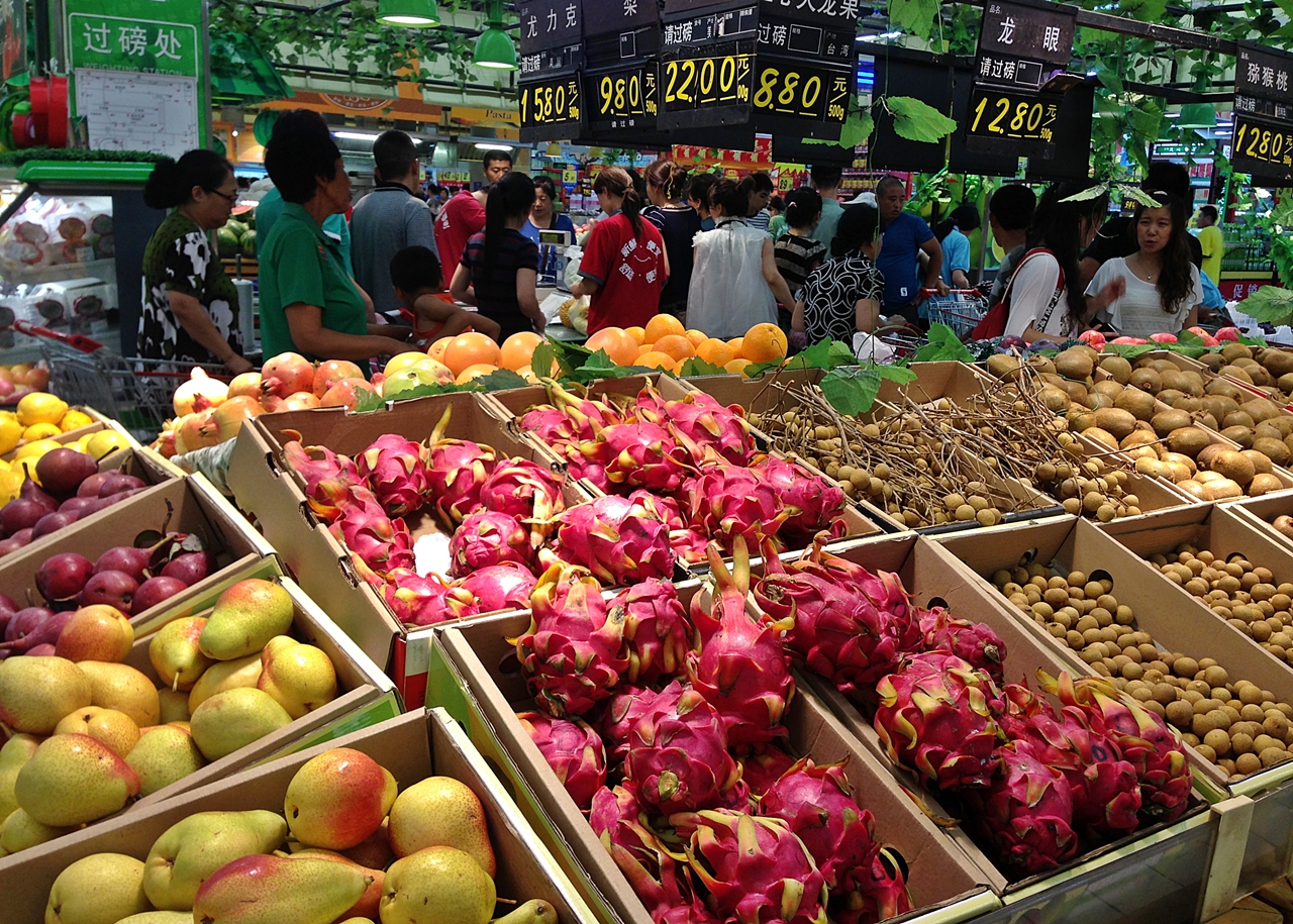 중국 마트에서 파는 과일들. 가격도 싸고 종류도 많다.