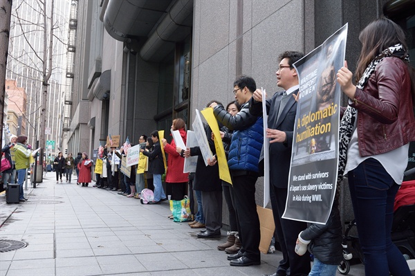  6일 정오(현지 시각) 미국 샌프란시스코 일본 총영사관 앞에서도 제1212차 수요집회가 열렸다.
